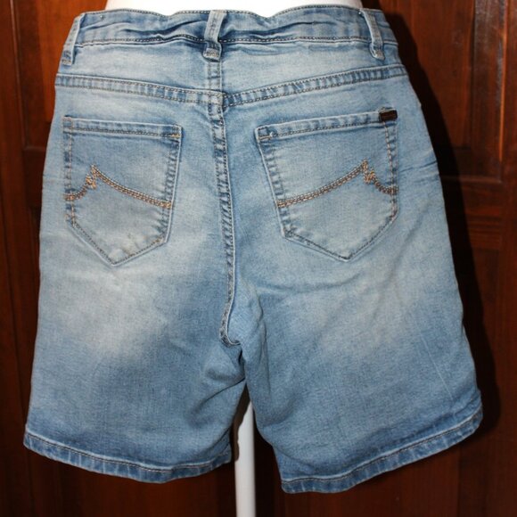 Shorts - Picture 2 of 3